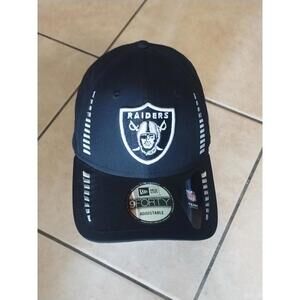 Las Vegas raiders kids hat a lot of 3